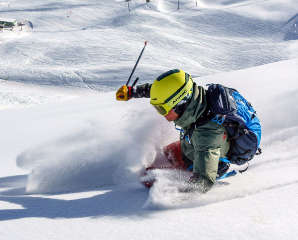 El casco es parte imprescindible de tu equipo de esquí - Blog Oficial del  Grupo ARAMÓN
